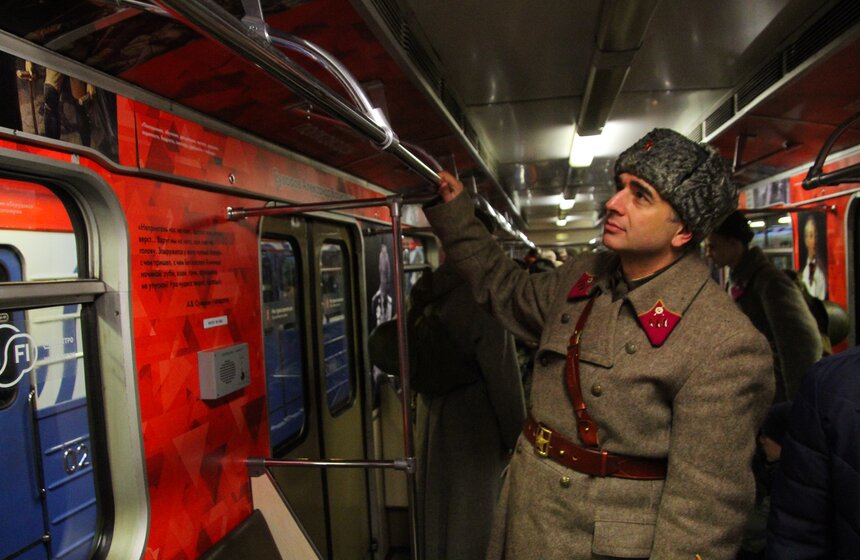 Тематический поезд "Великие полководцы" запустили в метро 3 фото