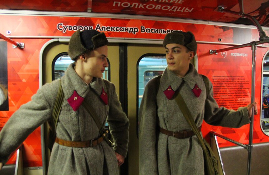 Тематический поезд "Великие полководцы" запустили в метро 5 фото