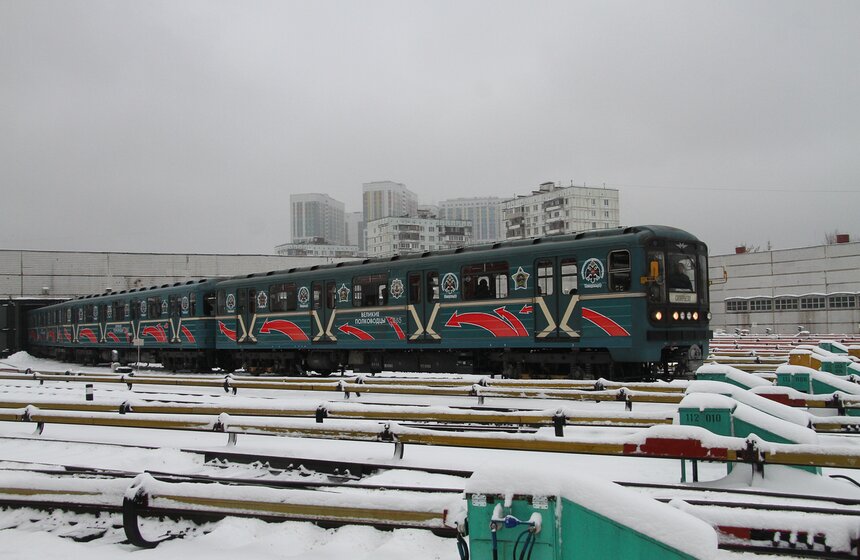 Тематический поезд "Великие полководцы" запустили в метро 26 фото
