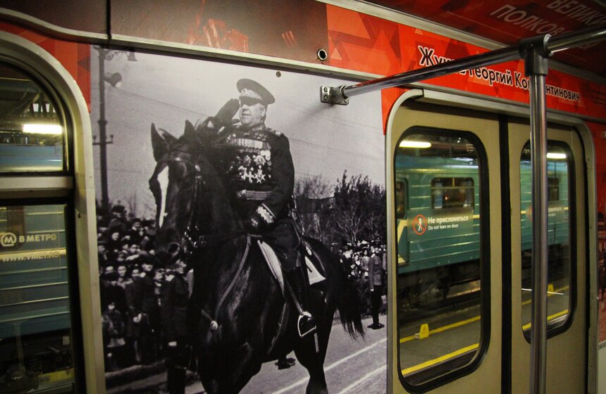 Тематический поезд "Великие полководцы" запустили в метро 18 фото