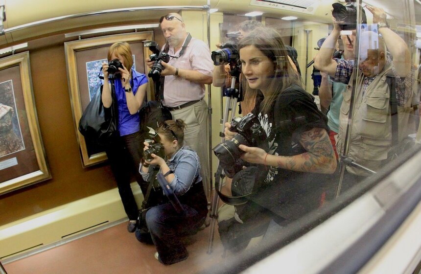 В столичном метро запустили обновленный поезд "Акварель" 6 фото