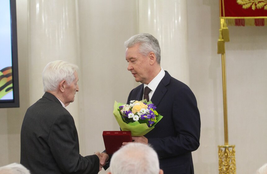 Мэр вручил памятные знаки участникам обороны Москвы 1941 года 9 фото