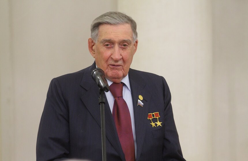 Мэр вручил памятные знаки участникам обороны Москвы 1941 года 11 фото