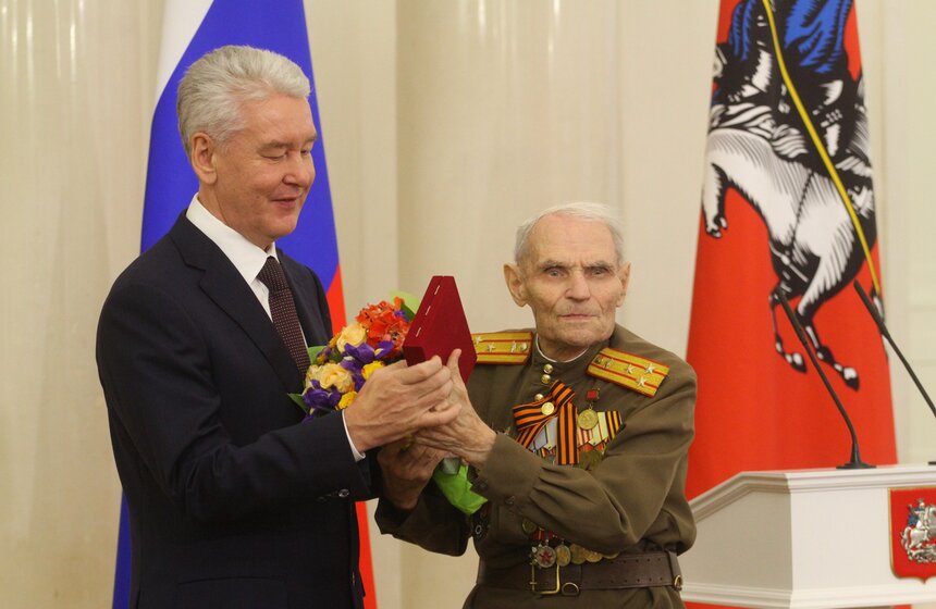 Мэр вручил памятные знаки участникам обороны Москвы 1941 года 15 фото