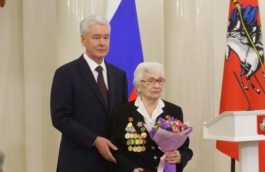 Мэр вручил памятные знаки участникам обороны Москвы 1941 года 13 фото