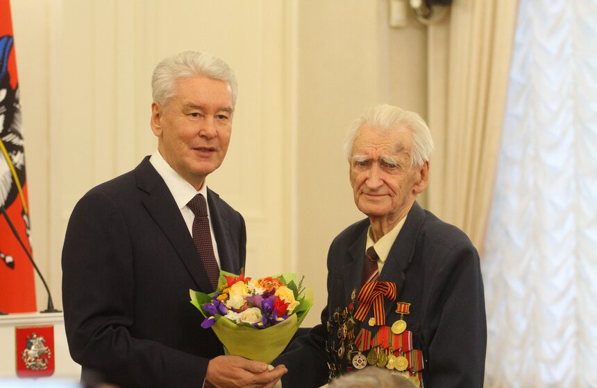 Мэр вручил памятные знаки участникам обороны Москвы 1941 года 16 фото