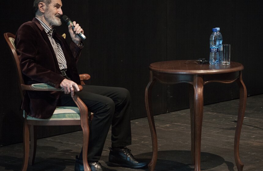 Семь литографий Эрика Булатова представили в Мастерской Фоменко 10 фото