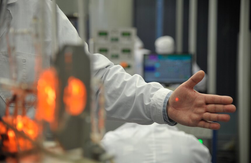 Сергей Собянин посетил научно-исследовательский институт "Полюс" 16 фото