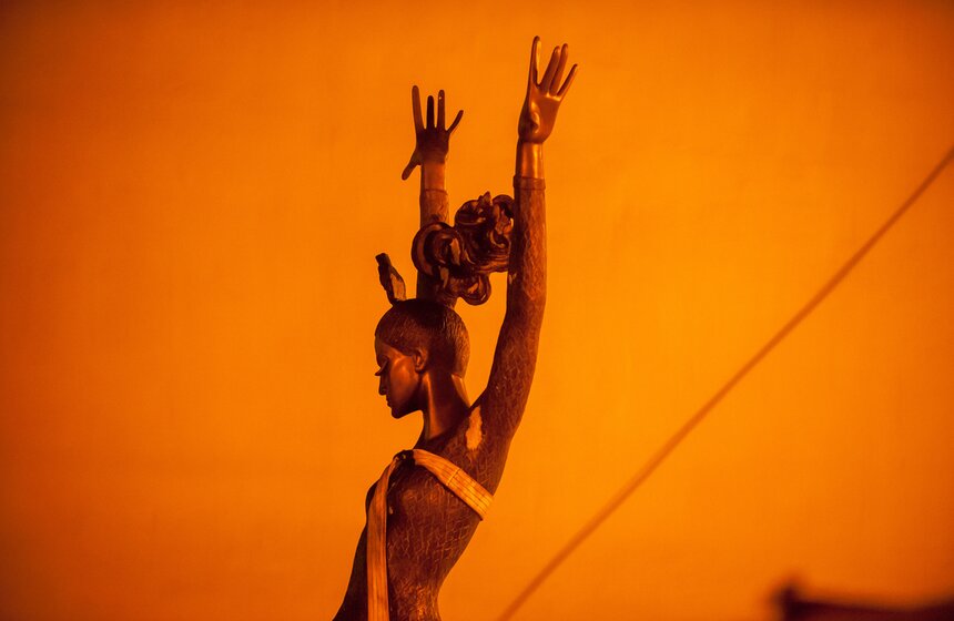 Как устанавливают памятник Майе Плисецкой. Фоторепортаж 6 фото