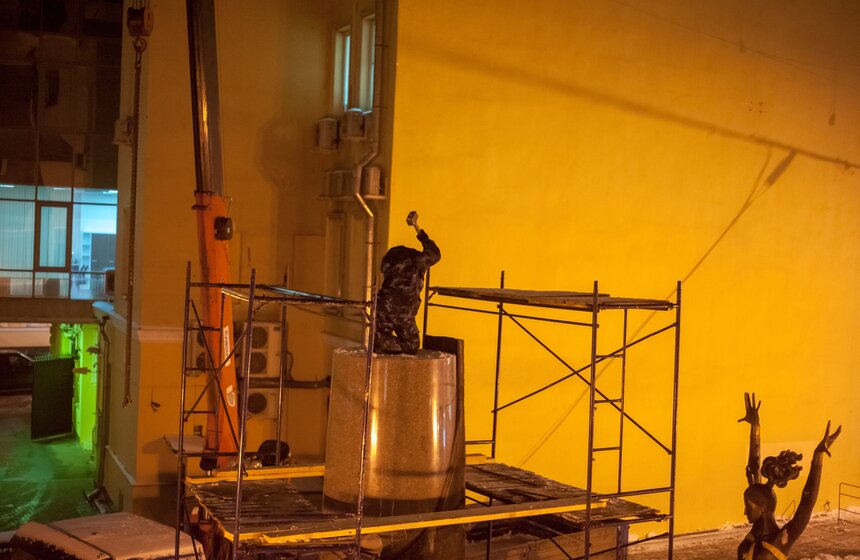 Как устанавливают памятник Майе Плисецкой. Фоторепортаж 5 фото