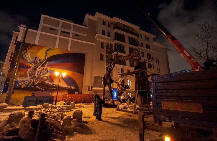 Как устанавливают памятник Майе Плисецкой. Фоторепортаж 9 фото