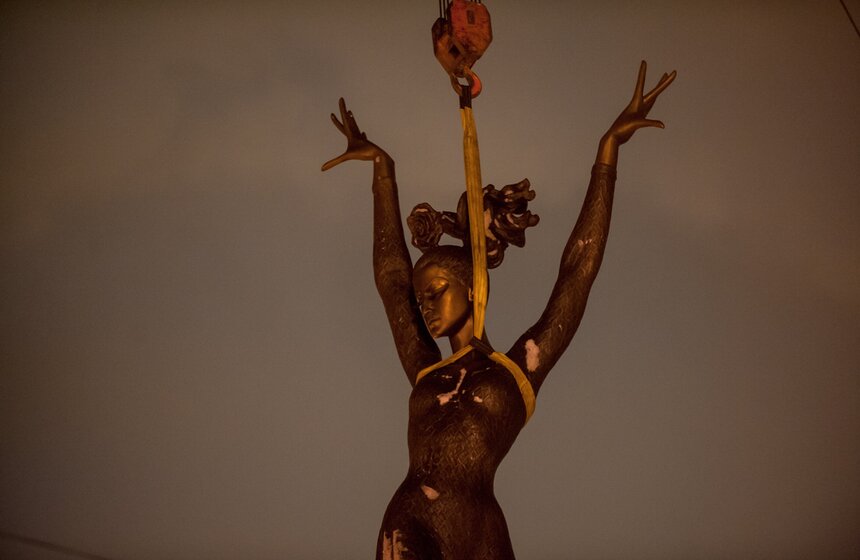 Как устанавливают памятник Майе Плисецкой. Фоторепортаж 13 фото