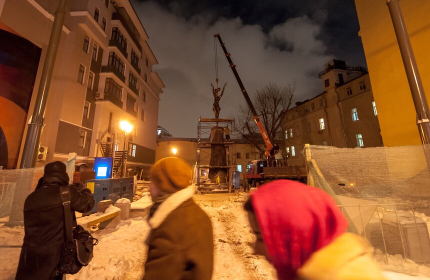 Как устанавливают памятник Майе Плисецкой. Фоторепортаж 14 фото