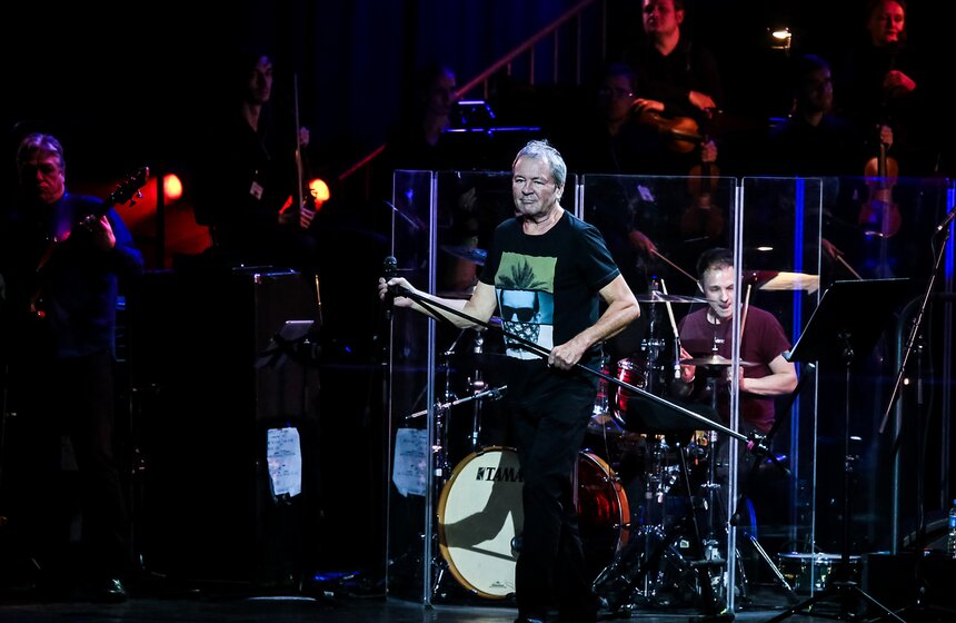 Ян Гиллан исполнил в Москве хиты Deep Purple 24 фото