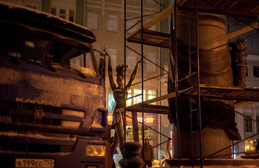 Как устанавливают памятник Майе Плисецкой. Фоторепортаж 3 фото