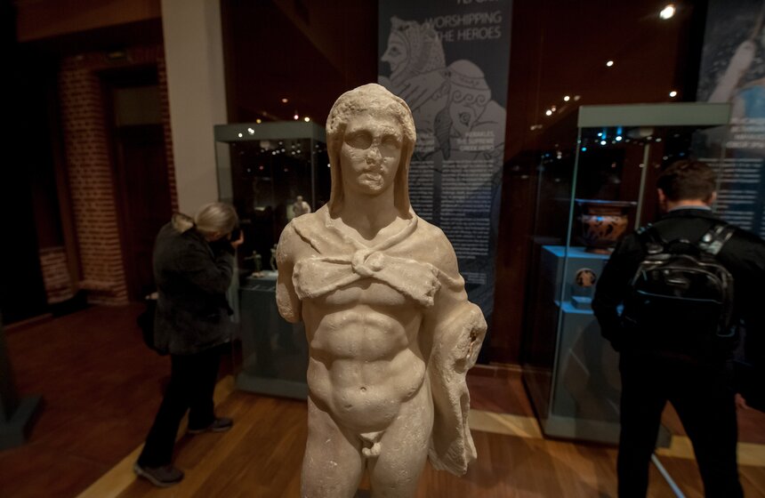 Выставка "Боги и герои Древней Греции" 2 фото