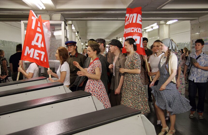 По Сокольнической ветке метро проехал ретро-поезд 4 фото