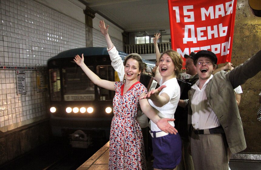 По Сокольнической ветке метро проехал ретро-поезд 11 фото