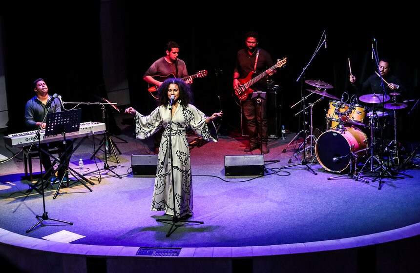 Концерт бразильянки Таис Маседо в ЦДХ 15 фото