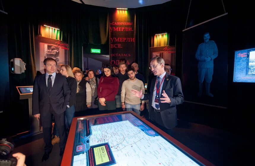 Интерактивная выставка "Война и мифы" в Манеже 6 фото