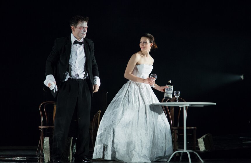 Новый спектакль "Барабаны в ночи" в постановке Юрия Бутусова 27 фото