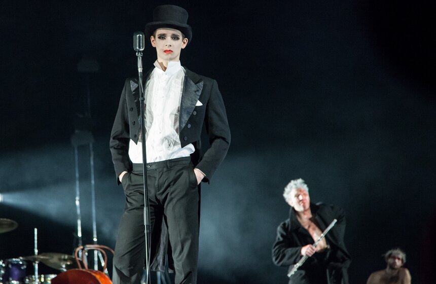 Новый спектакль "Барабаны в ночи" в постановке Юрия Бутусова 21 фото