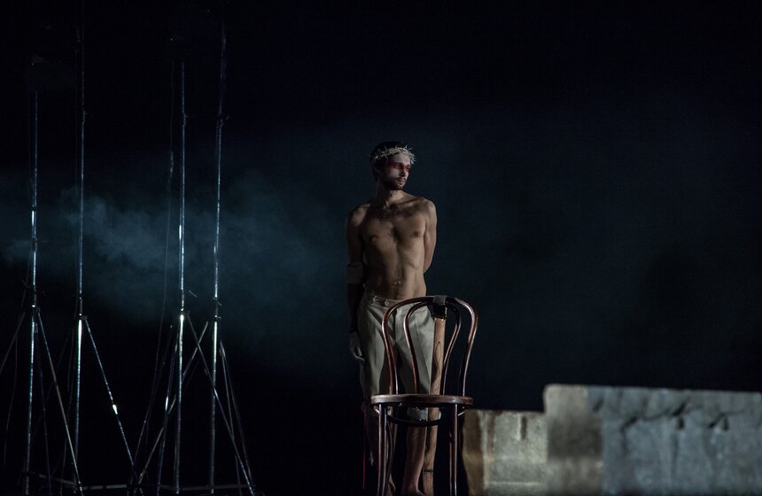 Новый спектакль "Барабаны в ночи" в постановке Юрия Бутусова 4 фото