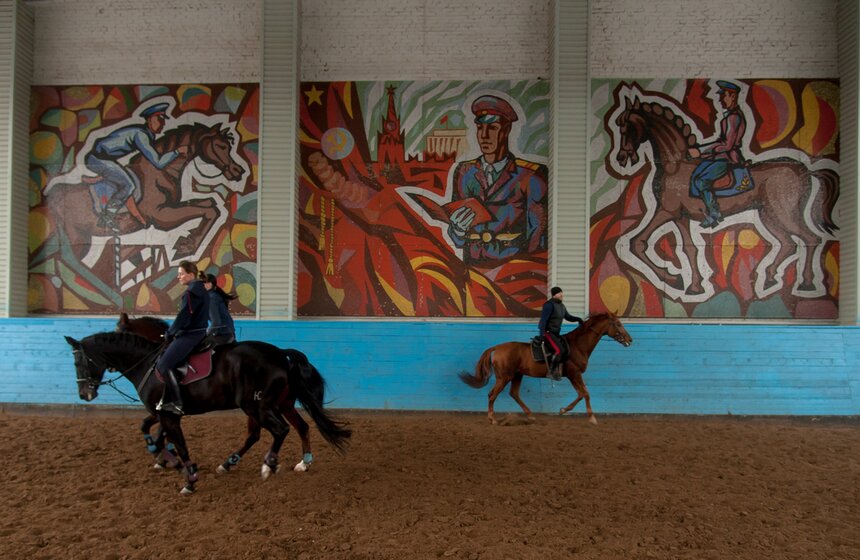 Один день из жизни конной полиции 9 фото