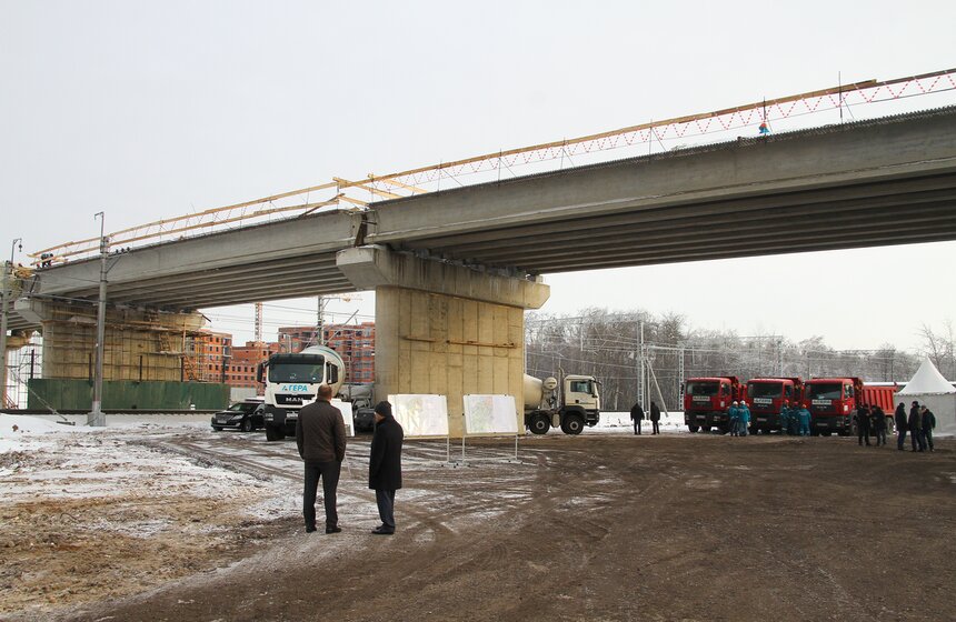 Мэр осмотрел ход строительства автодорожного путепровода 5 фото