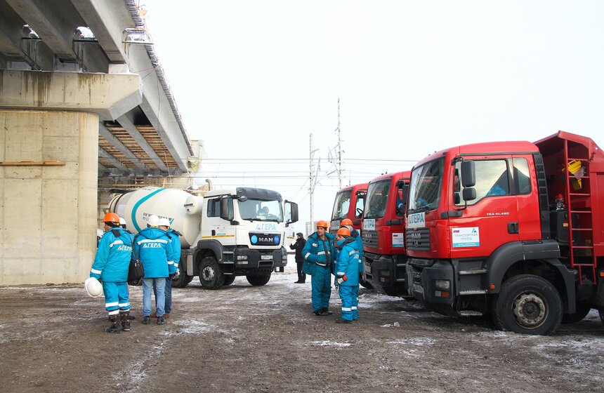 Мэр осмотрел ход строительства автодорожного путепровода 4 фото