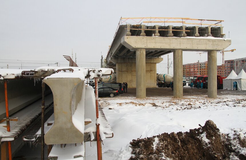 Мэр осмотрел ход строительства автодорожного путепровода 6 фото