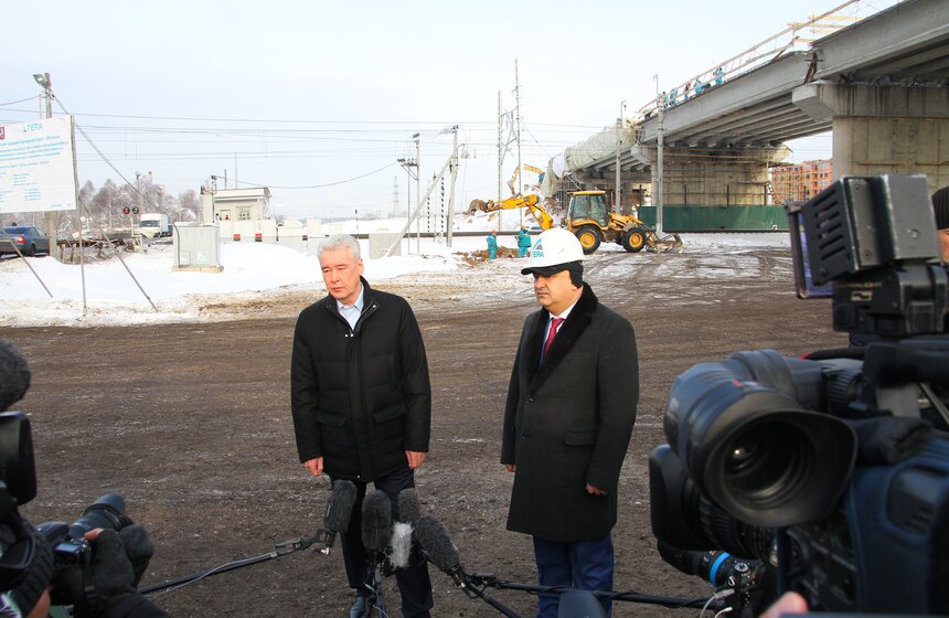 Мэр осмотрел ход строительства автодорожного путепровода 14 фото