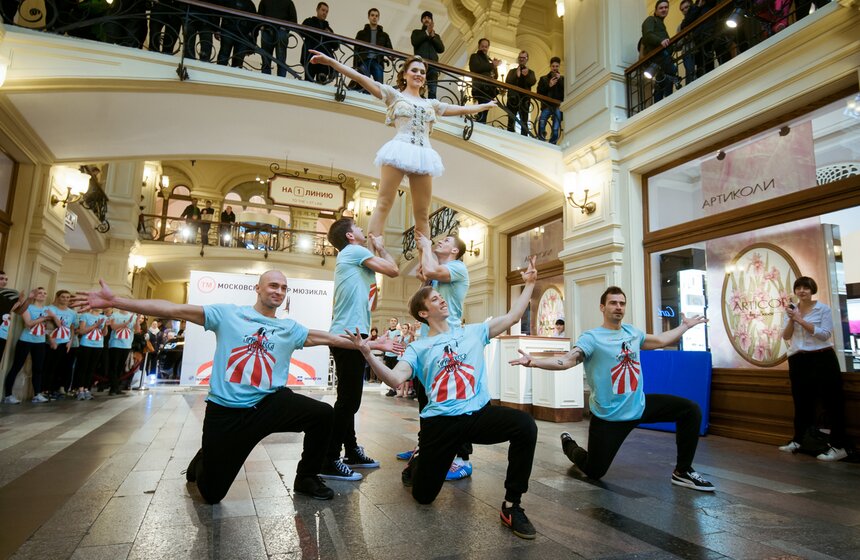 Цирковой парад в ГУМе 18 фото