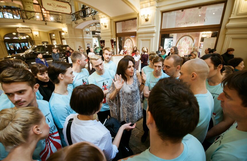 Цирковой парад в ГУМе 2 фото