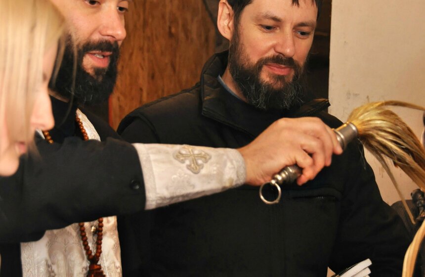 Москвичи готовятся в Пасхе и освящают куличи 13 фото