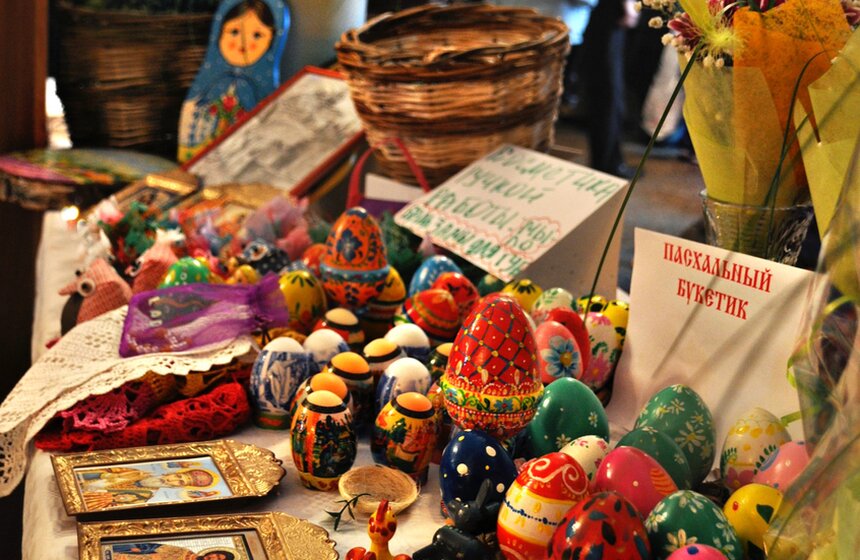 Москвичи готовятся в Пасхе и освящают куличи 11 фото