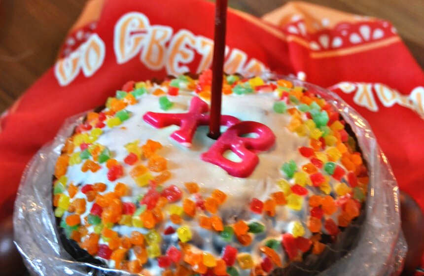 Москвичи готовятся в Пасхе и освящают куличи 3 фото