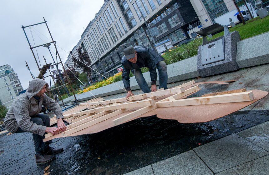 Макет памятника Михаилу Калашникову 3 фото