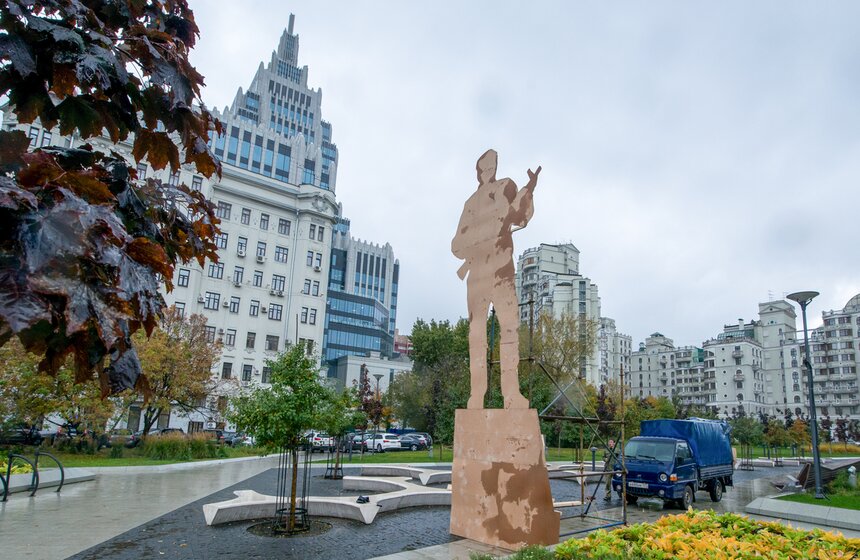 Макет памятника Михаилу Калашникову 7 фото