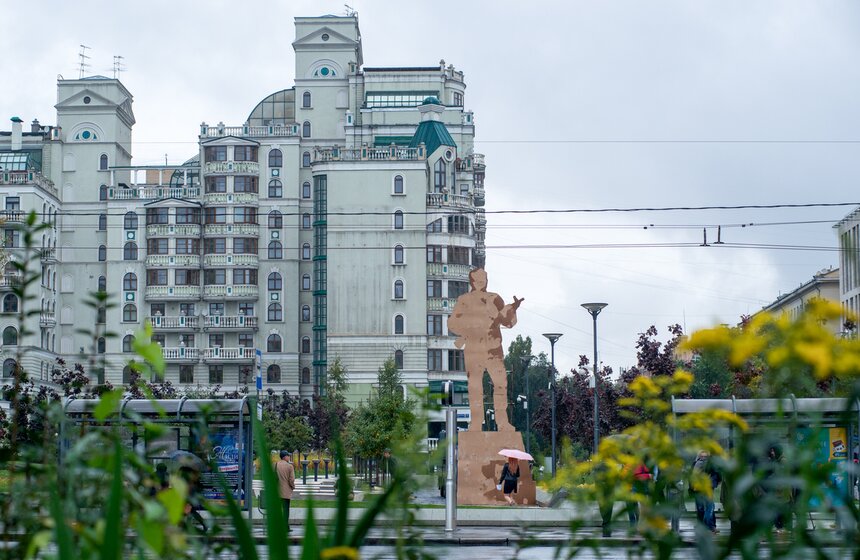 Макет памятника Михаилу Калашникову 9 фото