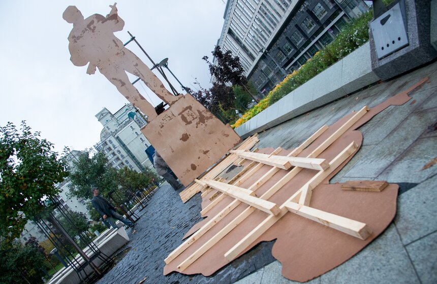 Макет памятника Михаилу Калашникову 15 фото