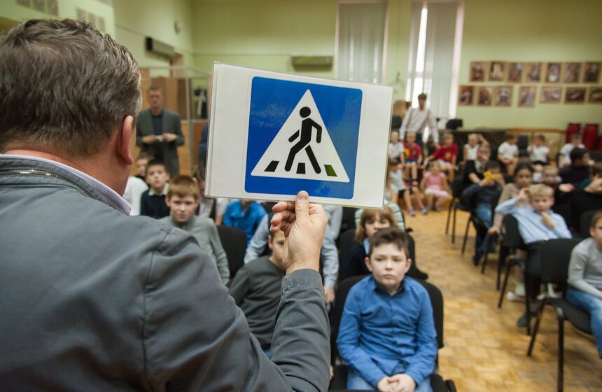 Уроки безопасного вождения в столичных школах 8 фото