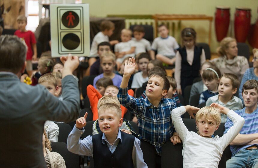 Уроки безопасного вождения в столичных школах 11 фото