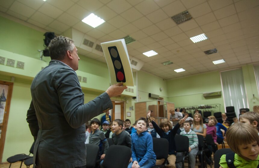 Уроки безопасного вождения в столичных школах 12 фото