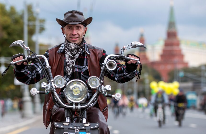 Московский велопарад собрал 15 тысяч участников 23 фото
