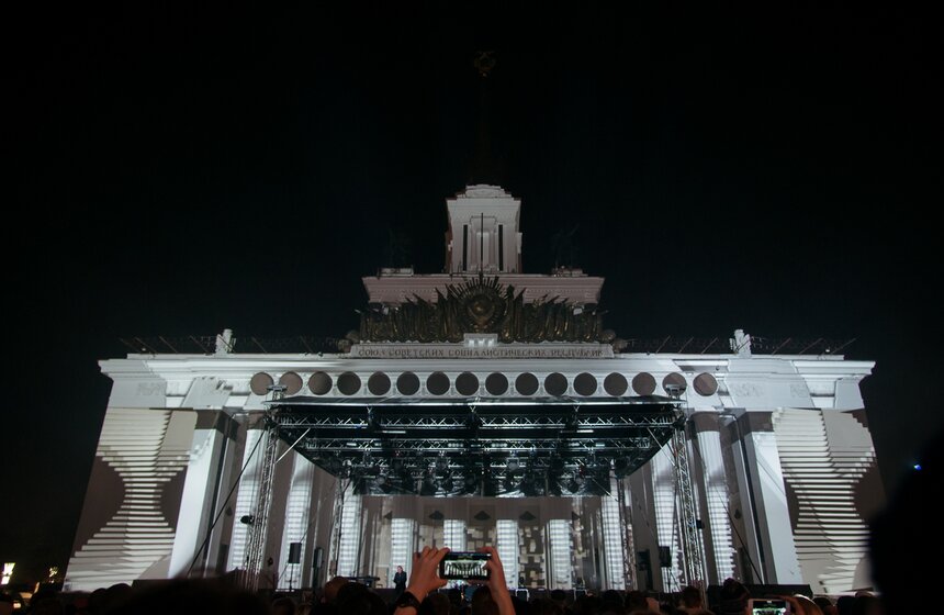 "Хор Турецкого" спел в рамках фестиваля "Круг света" на ВДНХ 5 фото