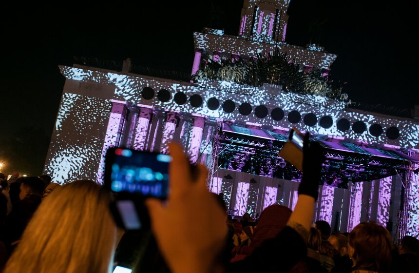 "Хор Турецкого" спел в рамках фестиваля "Круг света" на ВДНХ 4 фото