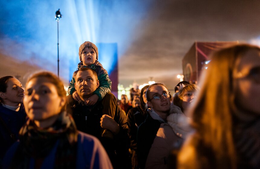 "Хор Турецкого" спел в рамках фестиваля "Круг света" на ВДНХ 6 фото