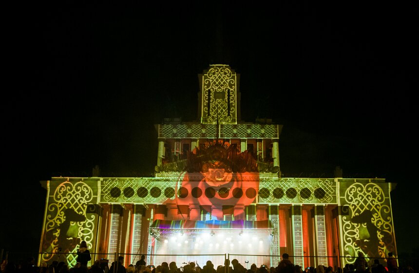 "Хор Турецкого" спел в рамках фестиваля "Круг света" на ВДНХ 22 фото