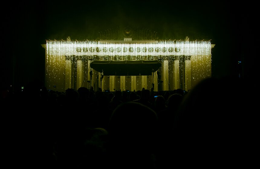 "Хор Турецкого" спел в рамках фестиваля "Круг света" на ВДНХ 30 фото